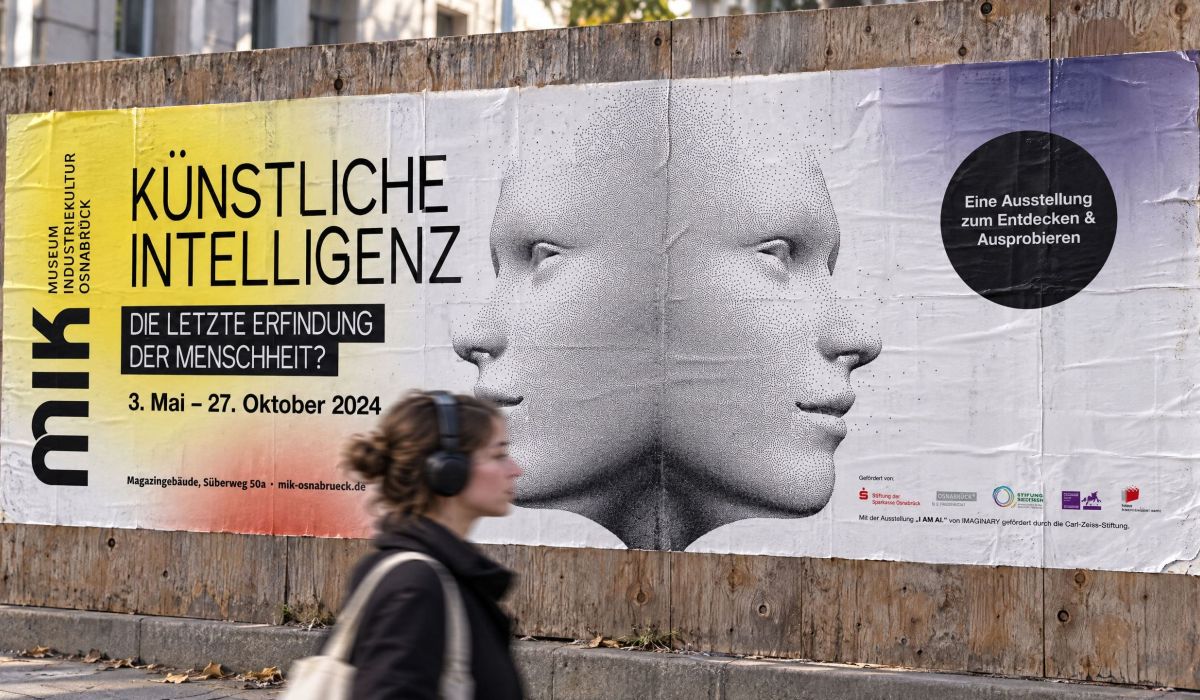 Künstliche Intelligenz 15 KI Werbung 07 Szeneplakat Bauzaun