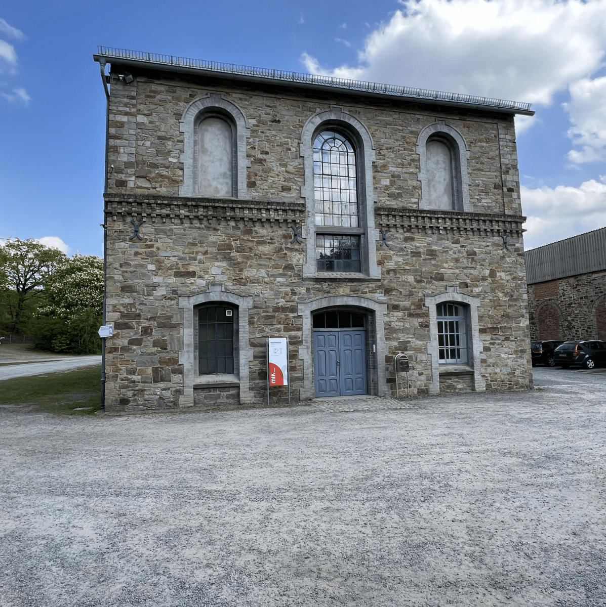 MIK Corporate6 09c8371b